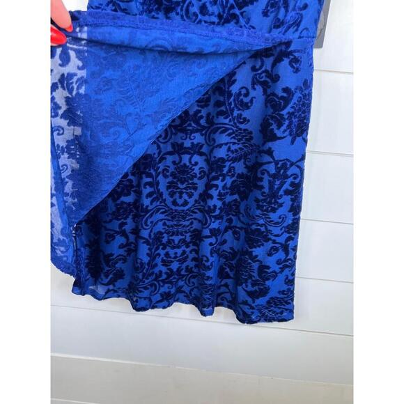 City Studio Blue Velvet Open Back VNeck Sleeveless Dress Size M New with Flaw - Picture 4 of 13